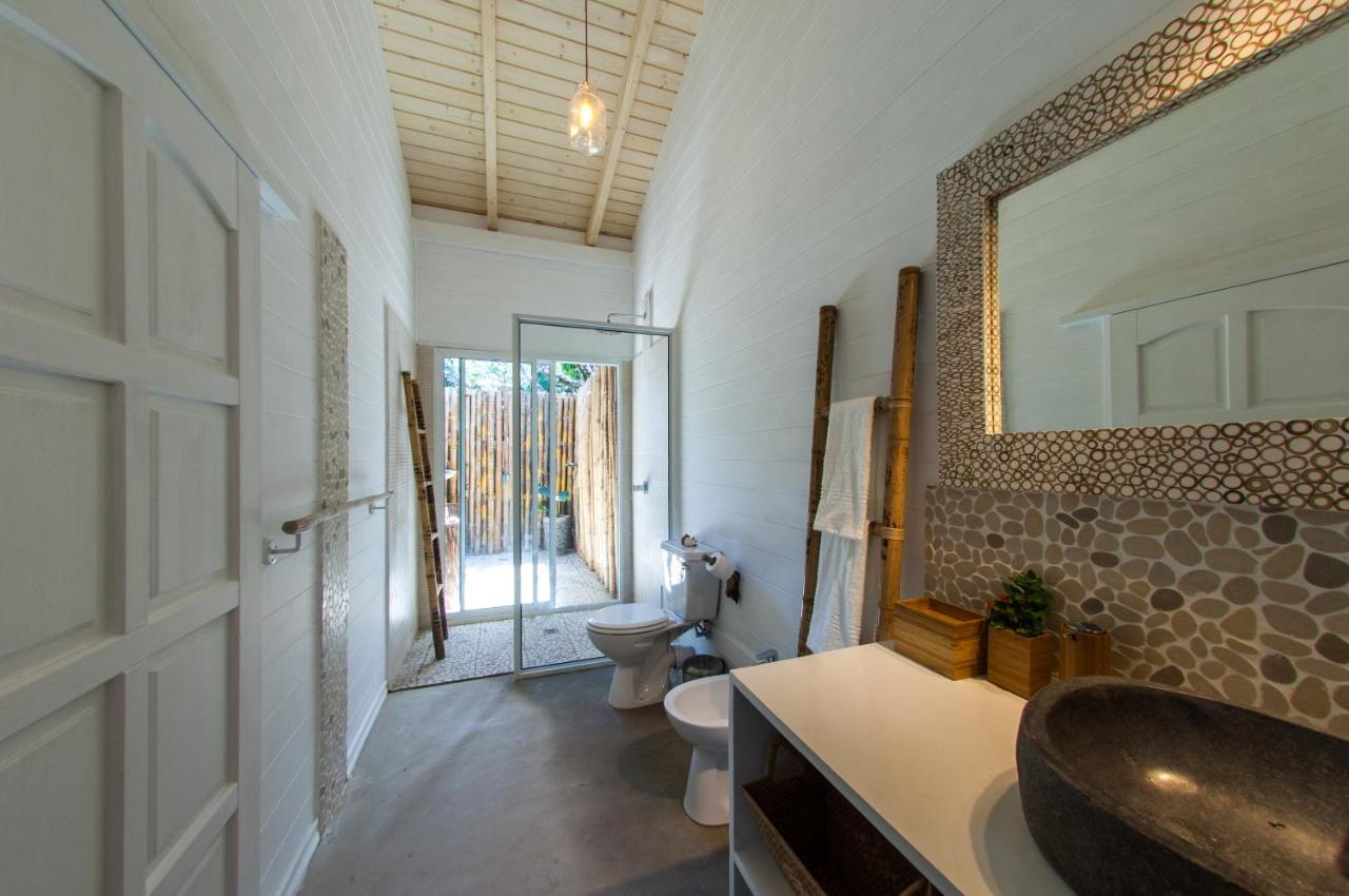 La Pointe Beach Huts Бає-Санта-Анна Екстер'єр фото