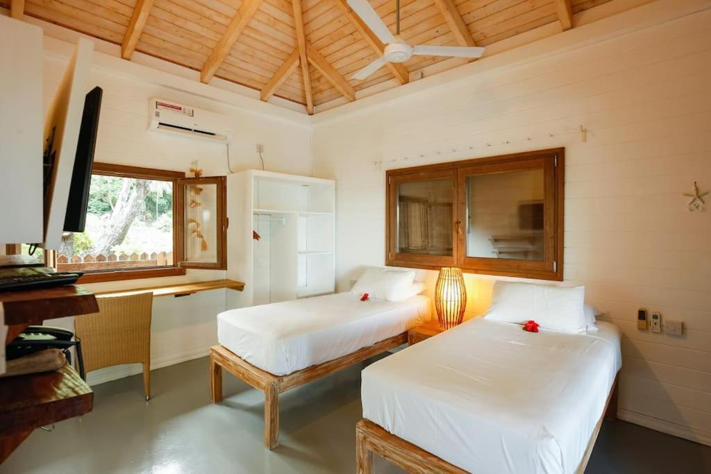 La Pointe Beach Huts Бає-Санта-Анна Екстер'єр фото